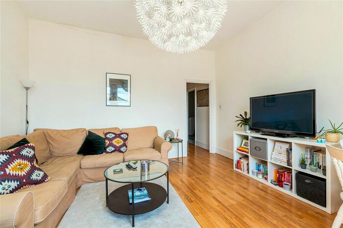 2 Bedroom Flat To Rent In Gauden Road, Clapham, London, SW4