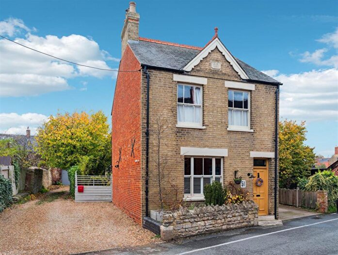 4 Bedroom Detached House For Sale In East Street, Olney, MK46