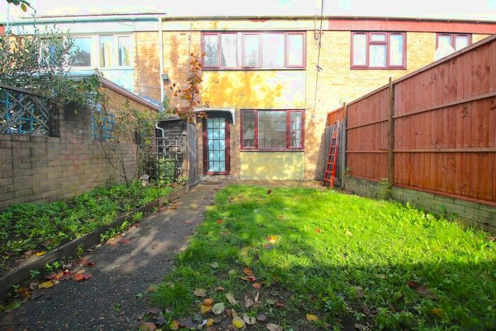5 Bedroom House To Rent In Sark Walk, London, E16