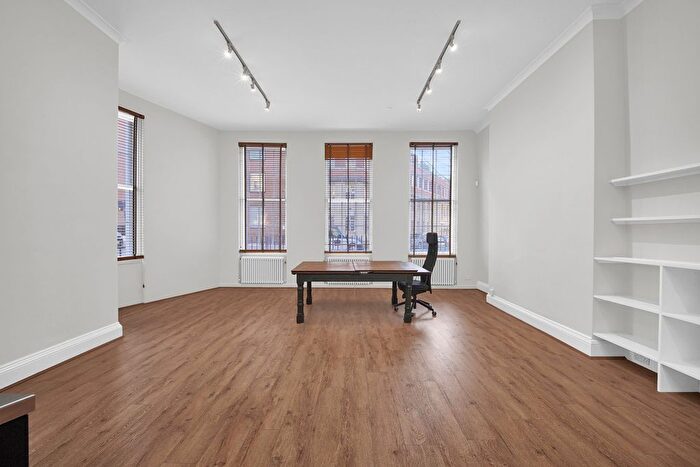 4 Bedroom Town House To Rent In Doughty Street, London, WC1N