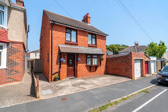 3 Bedroom Detached House For Sale In Wardcliffe Road, Weymouth, DT4