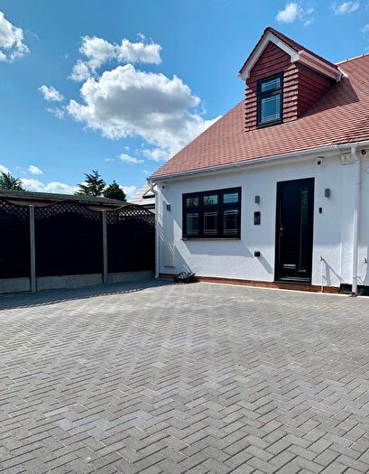 2 Bedroom Bungalow To Rent In Holmwood Road, Ilford, IG3