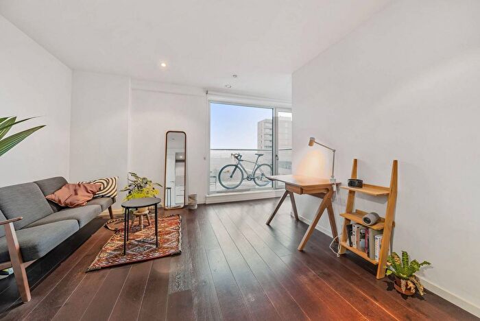 1 Bedroom Flat To Rent In Baltimore Wharf, Canary Wharf, London, E14
