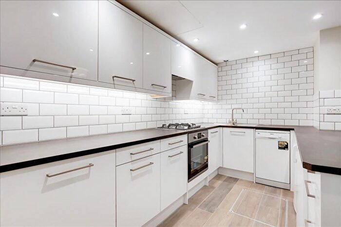 2 Bedroom Flat To Rent In Horn Lane, London, W3