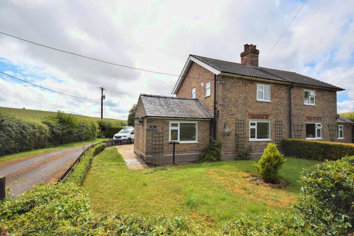 2 Bedroom Semi-Detached House For Sale In Calcethorpe, Calcethorpe, LN11