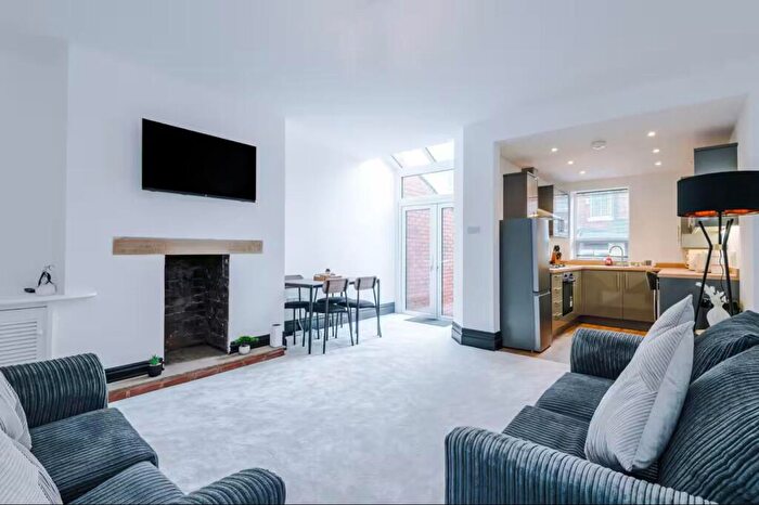 3 Bedroom Terraced House For Sale In Lyndhurst Road, Darwen, BB3