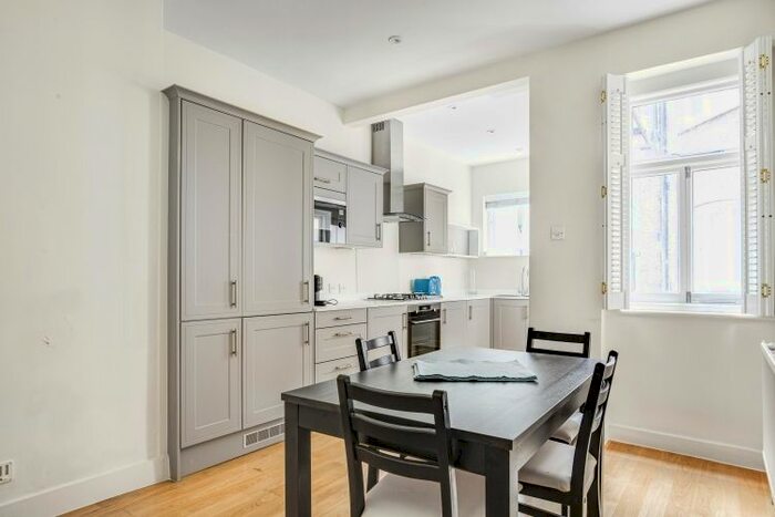 2 Bedroom Flat To Rent In Rostrevor Road, London, SW6