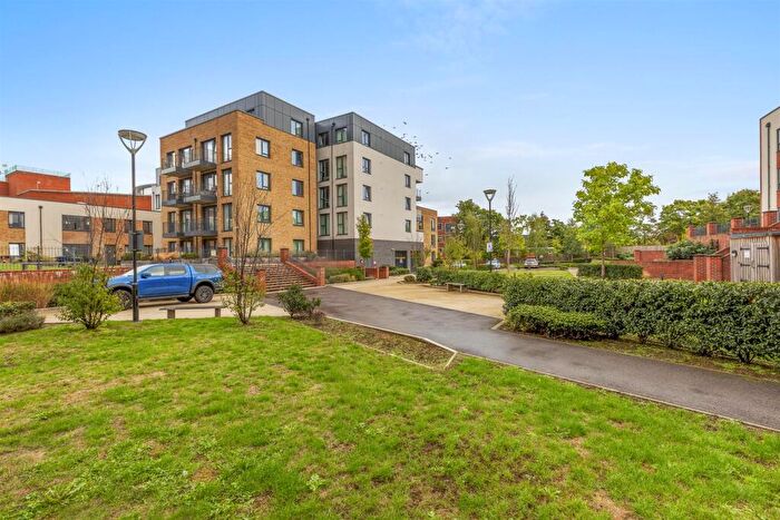 1 Bedroom Apartment For Sale In Suffield Hill, High Wycombe, HP11