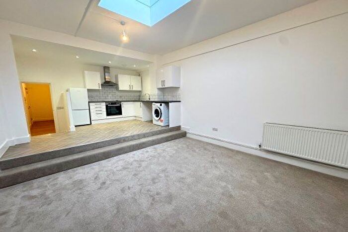 2 Bedroom Flat To Rent In Powis Street, London, SE18