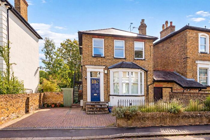 2 Bedroom Flat For Sale In Woodlands Road, Isleworth, TW7