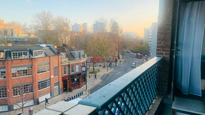 2 Bedroom Flat To Rent In Bed Flat, St. John Street, London, EC1R