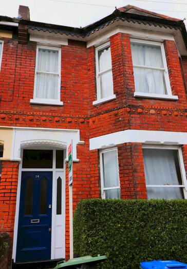 5 Bedroom Semi-Detached House To Rent In Shakespeare Avenue, Southampton, SO17