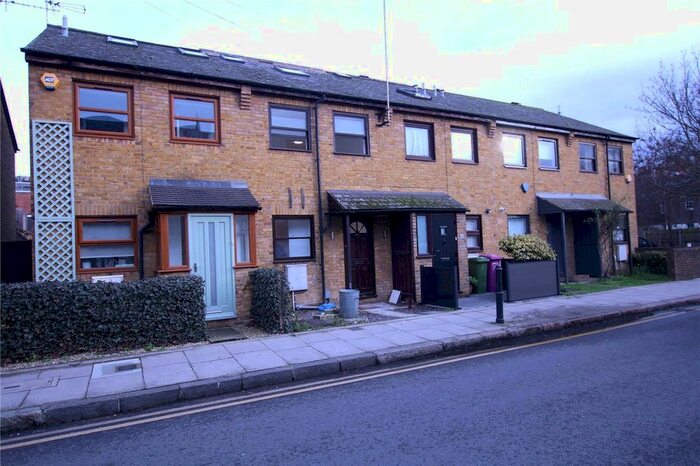 4 Bedroom Semi-Detached House To Rent In Deal Street, London, E1