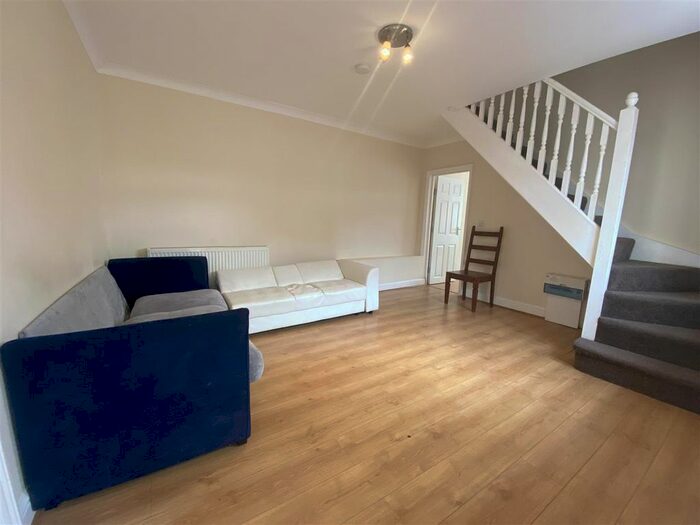 3 Bedroom End Of Terrace House To Rent In The Avenue, Harrow Weald, Harrow HA3