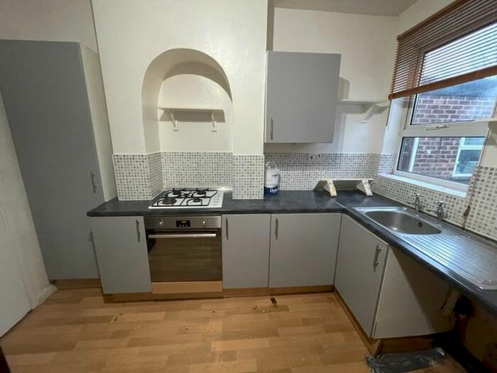 2 Bedroom Terraced House To Rent In Russell Street, Luton LU1