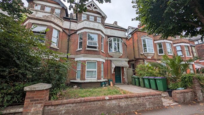2 Bedroom Flat To Rent In Cheriton Road, Folkestone, Kent, CT19