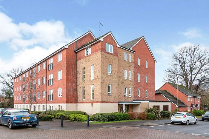 2 Bedroom Flat For Sale In Skippetts Gardens, Basingstoke, Hampshire, RG21