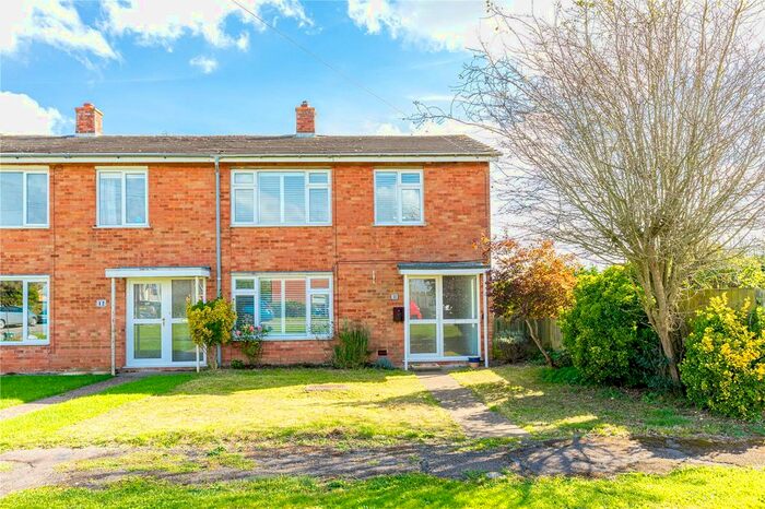 3 Bedroom End Of Terrace House For Sale In Rosehill Crescent, Twyford, Buckingham, MK18