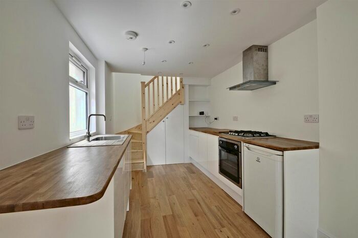 2 Bedroom Flat To Rent In Chiswick High Road, Chiswick, London, W4