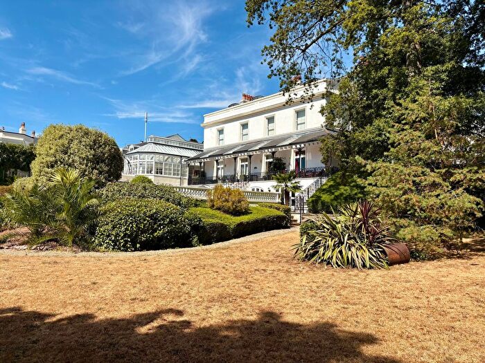 2 Bedroom Flat For Sale In Edge Of Warberries, Torquay, TQ1