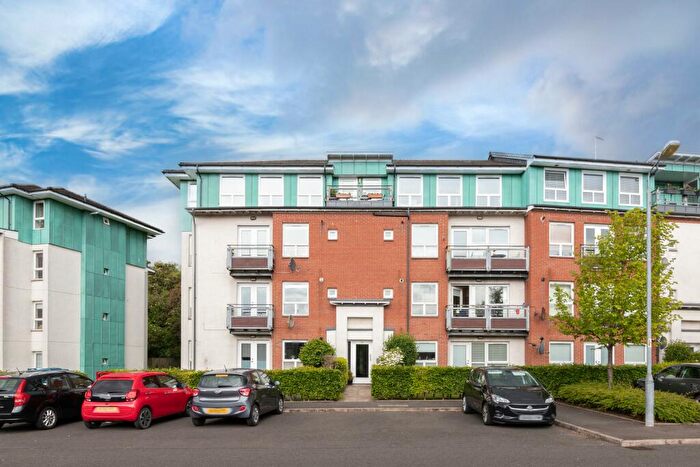 2 Bedroom Flat To Rent In Strathblane Gardens / At, G13