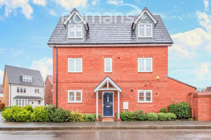 4 Bedroom Semi-Detached House To Rent In Bolton Drive, Shinfield, RG2