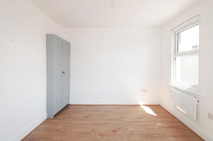 1 Bedroom Flat To Rent In Oval Road, Croydon, CR0