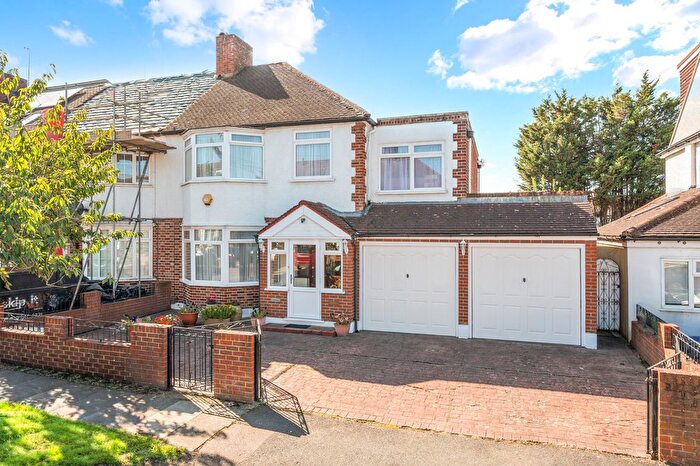 5 Bedroom End Of Terrace House For Sale In Glenthorpe Road, Morden, SM4
