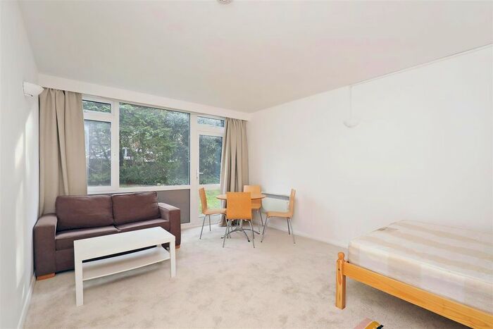 Studio To Rent In Putney Hill, London, SW15