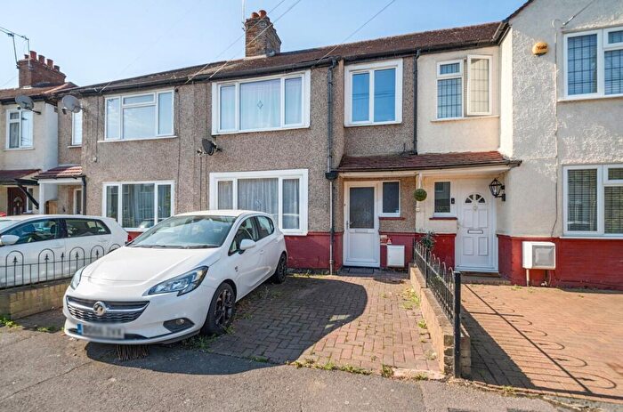 3 Bedroom House For Sale In De'arn Gardens, Mitcham, CR4