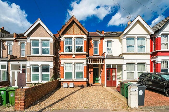 2 Bedroom Flat For Sale In Dyson Road, Leytonstone, E11