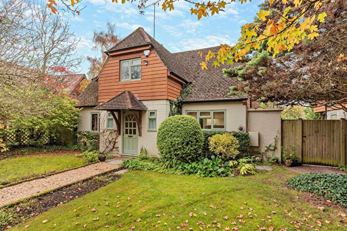 4 Bedroom Detached House For Sale In The Hatch, Burghfield, Reading, Berkshire, RG30