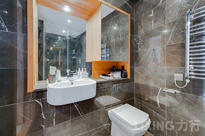 3 Bedroom Apartment For Sale In Crossharbour Plaza, Canary Wharf, E14