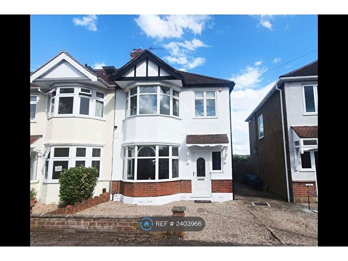 3 Bedroom End Of Terrace House To Rent In Bush Road, Buckhurst Hill, IG9