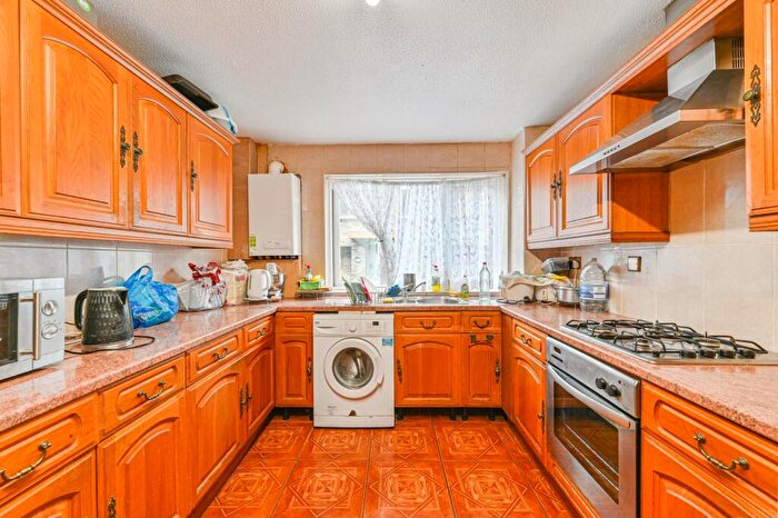 3 Bedroom Terraced House For Sale In Melbury Drive, Peckham, London, SE5