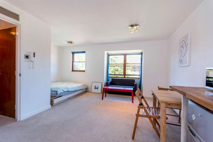Studio To Rent In Mayfield Road, Shepherd's Bush, London, W12