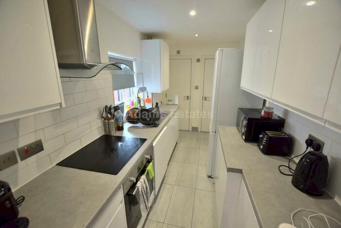 4 Bedroom Terraced House To Rent In Brighton Road, Reading, RG6