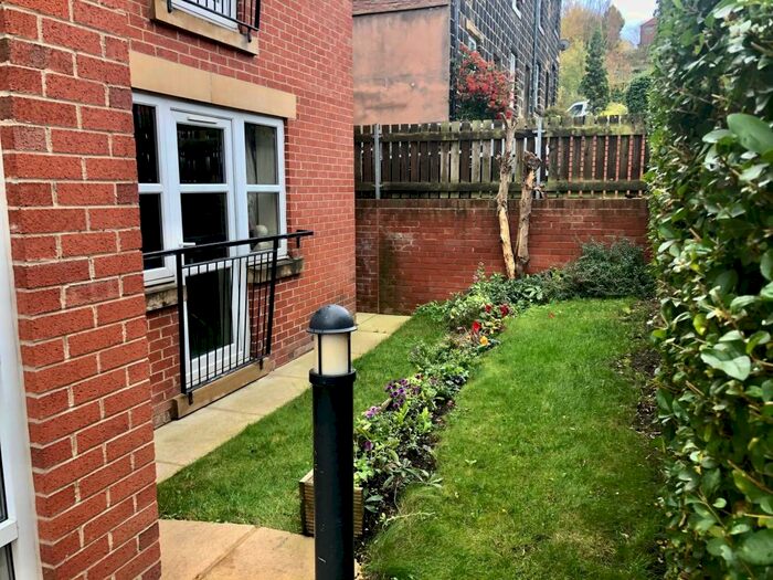 2 Bedroom Flat To Rent In Vicarage Mews, Leeds, LS5