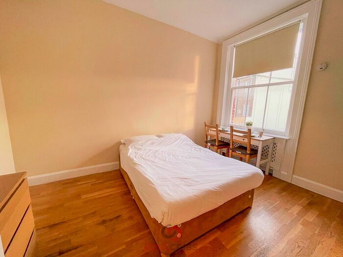 Studio To Rent In Kensington Gardens Square, Bayswater W2