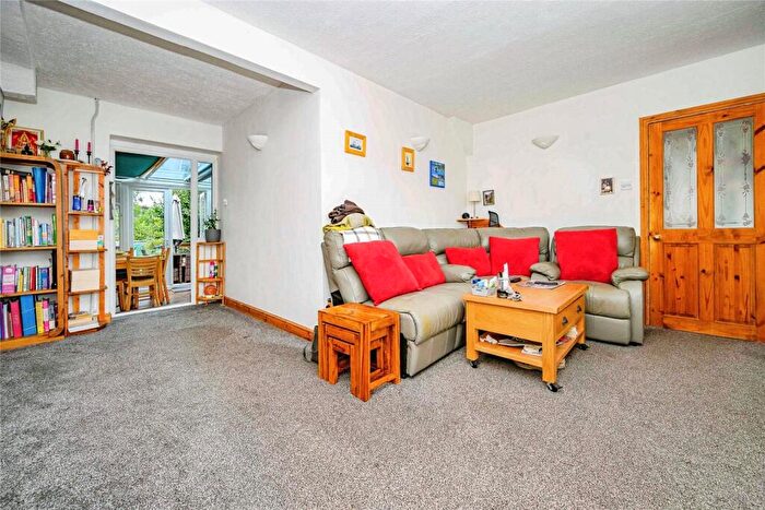 2 Bedroom Terraced House For Sale In Bernard Close, Dunstable, Bedfordshire, LU5