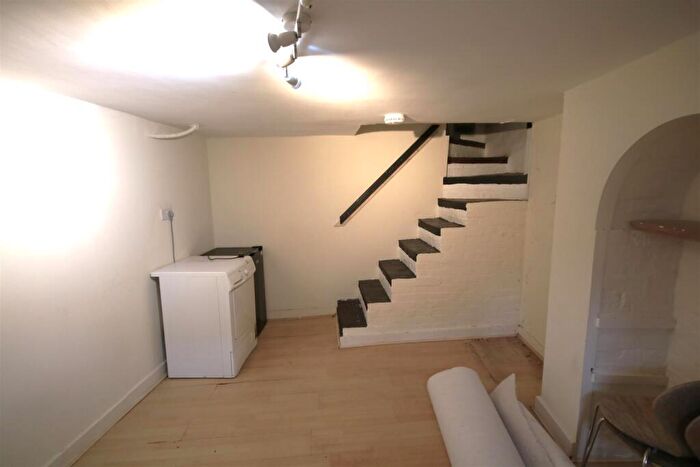 4 Bedroom House To Rent In Oaten Hill, Canterbury, CT1