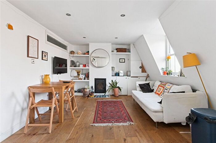 2 Bedroom Flat For Sale In Clapton Terrace, London, E5