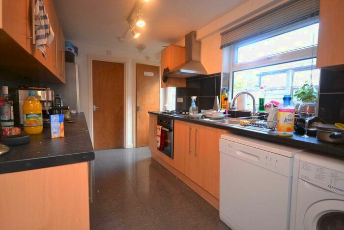 5 Bedroom Terraced House To Rent In Milman Road, Whitley, RG2