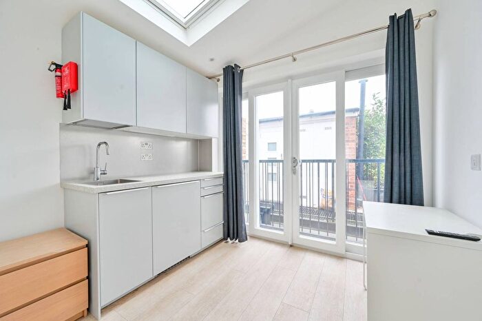 Studio To Rent In Oakley Avenue, Acton, London, W5