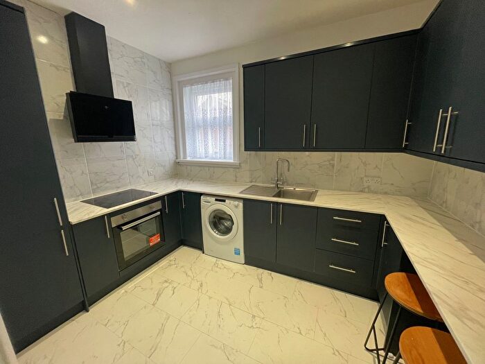 2 Bedroom Flat To Rent In Coronation Road, Cowes, PO33