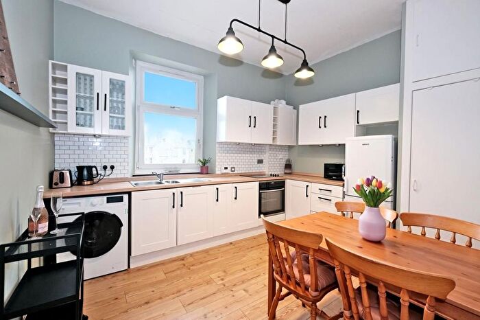 1 Bedroom Flat To Rent In Union Grove, First Floor Left, AB10