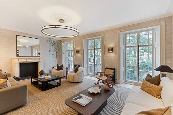 2 Bedroom Flat For Sale In Brompton Square, Knightsbridge, London, SW3
