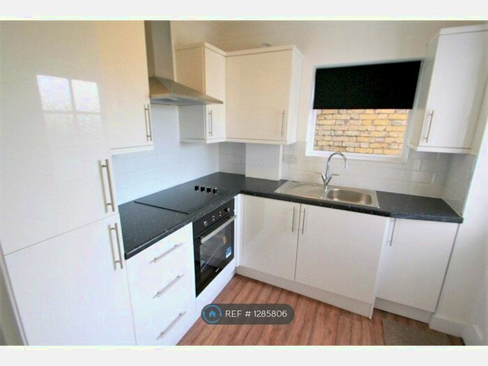 1 Bedroom Flat To Rent In Harold Road, Sittingbourne ME10