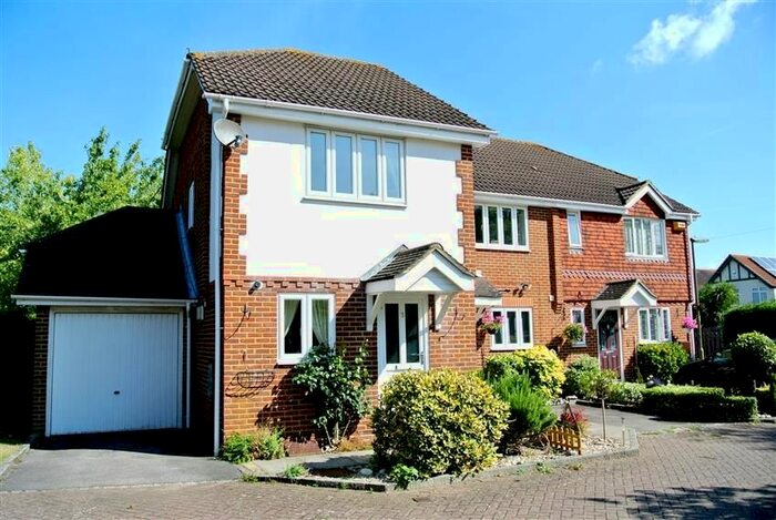 2 Bedroom Property To Rent In St. Pauls Close, Addlestone, KT15