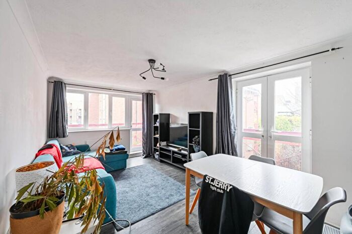 2 Bedroom Flat To Rent In Jarret House, Bow Road, Bow, London, E3